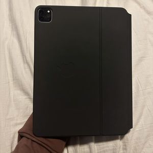 Apple Magic Keyboard for 11 inch iPad Pro (1, 2, 3, & 4th gen)and iPad Air (4&5)